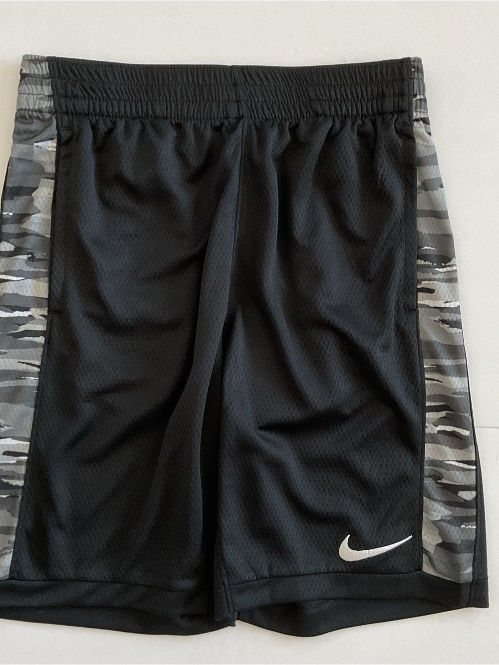 Nike Boys Blue Shorts Activewear Size Medium
